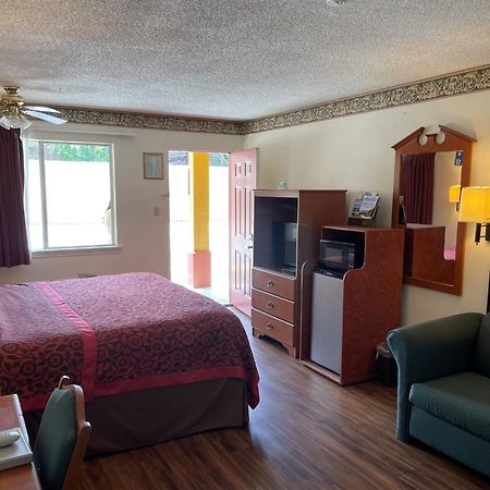 Days Inn & Suites By Wyndham Marshall Esterno foto