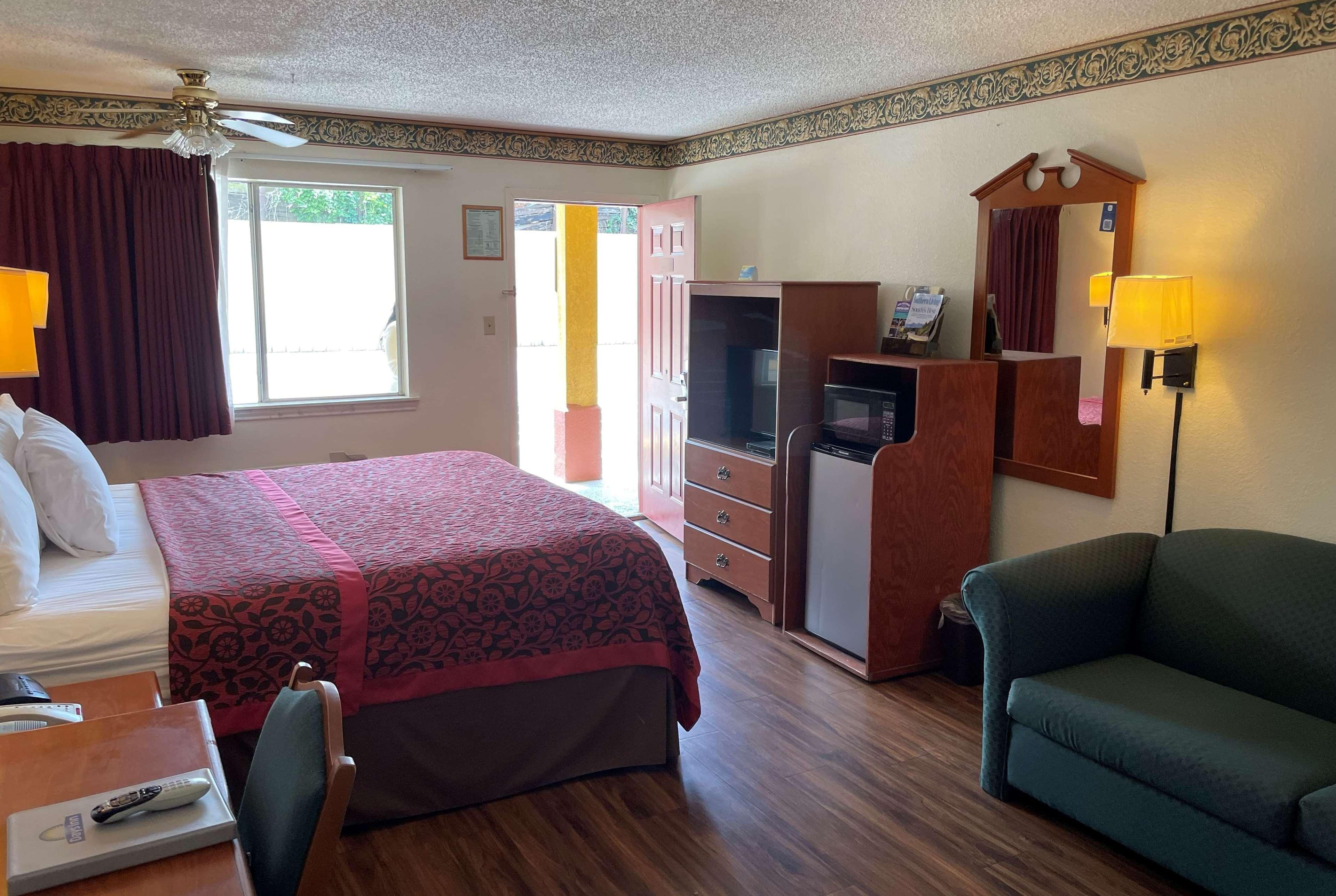 Days Inn & Suites By Wyndham Marshall Esterno foto