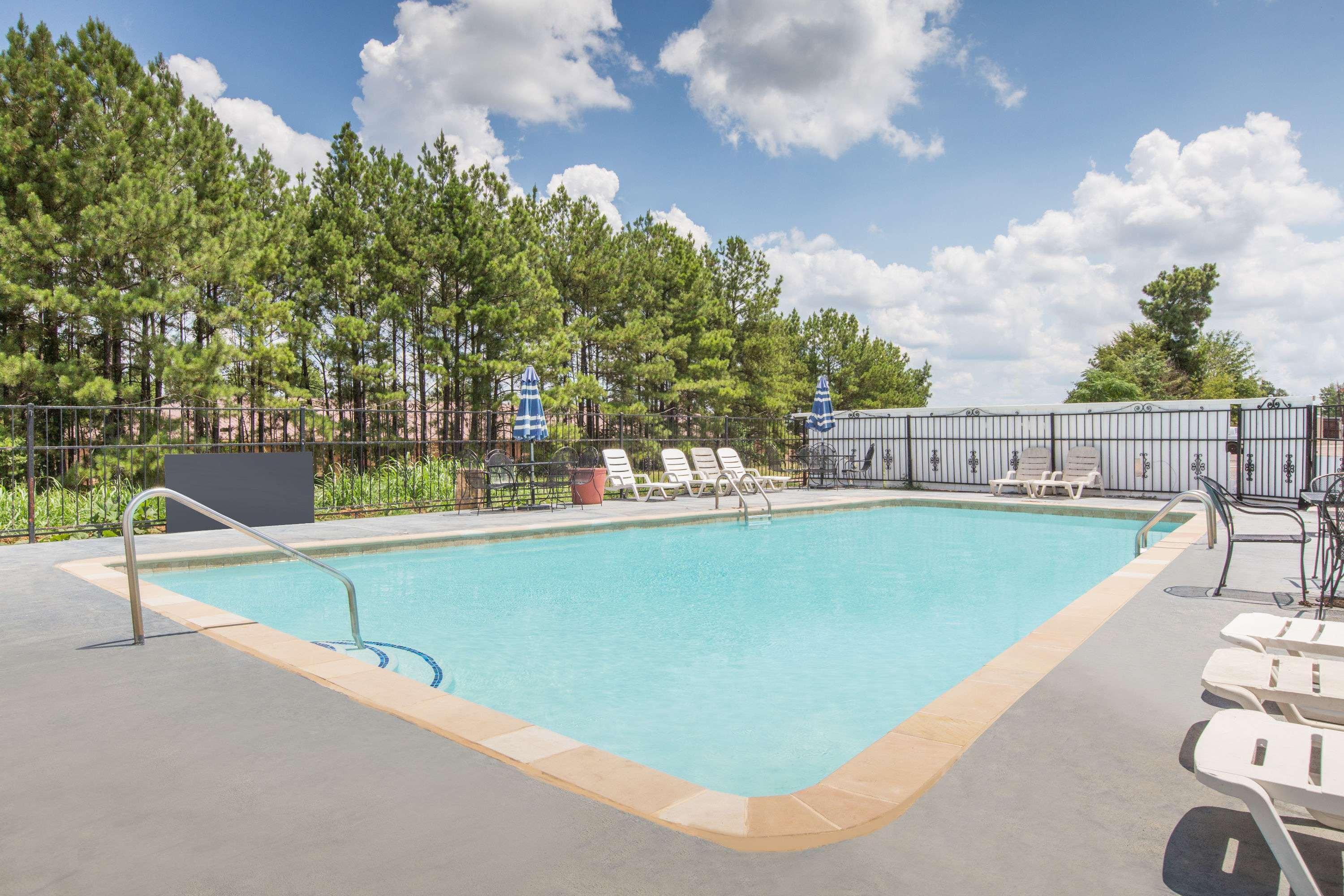 Days Inn & Suites By Wyndham Marshall Esterno foto