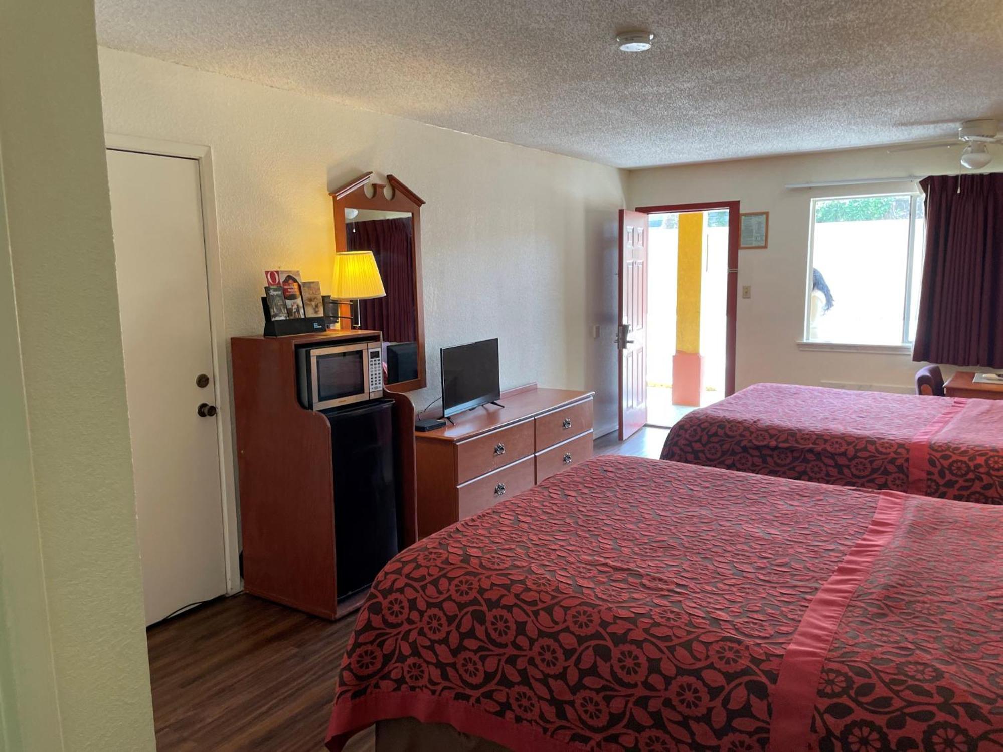 Days Inn & Suites By Wyndham Marshall Esterno foto
