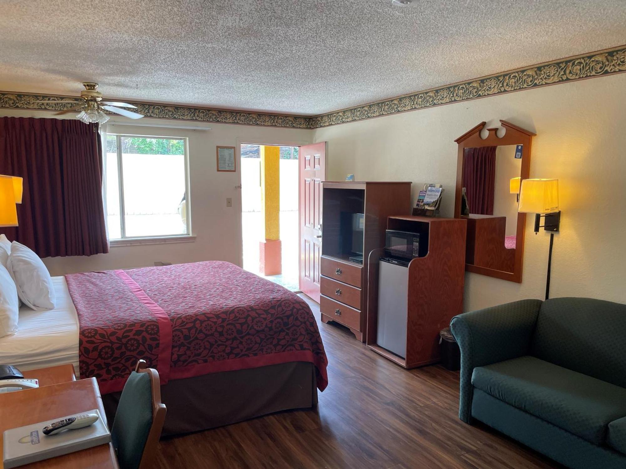 Days Inn & Suites By Wyndham Marshall Esterno foto