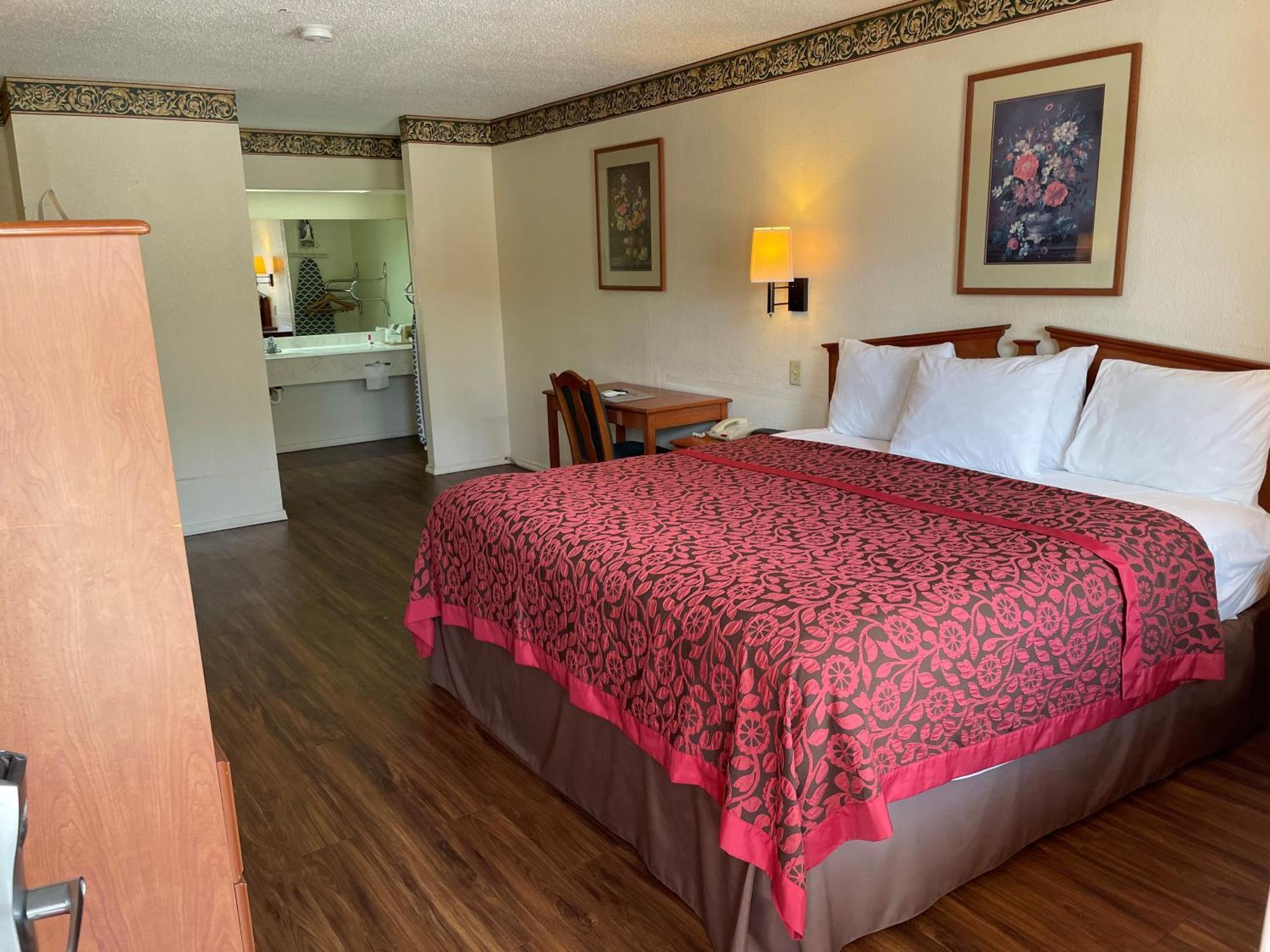 Days Inn & Suites By Wyndham Marshall Esterno foto